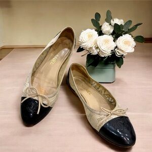 CHANEL Black Cap Toe Ballet Flats – Lace Canvas – EU 38.5